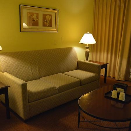 Ramada By Wyndham Wichita Airport Hotell Eksteriør bilde
