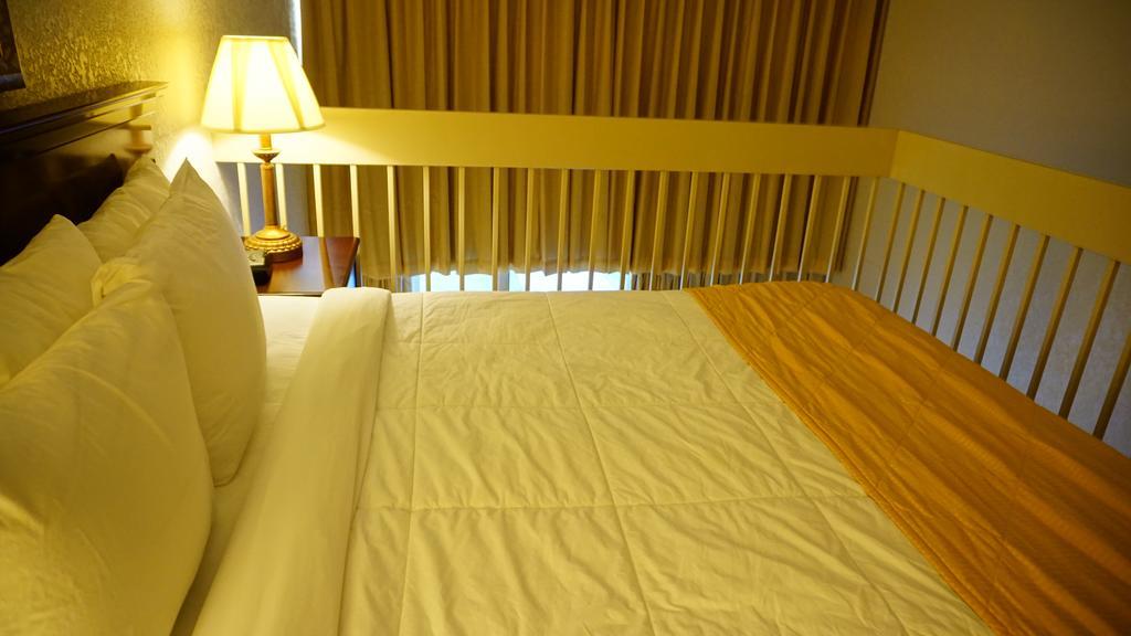Ramada By Wyndham Wichita Airport Hotell Eksteriør bilde