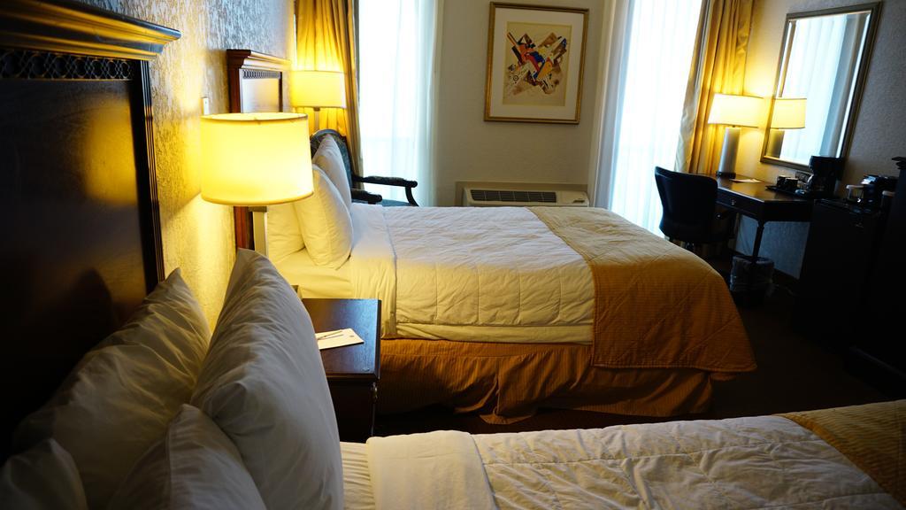 Ramada By Wyndham Wichita Airport Hotell Eksteriør bilde