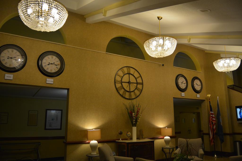 Ramada By Wyndham Wichita Airport Hotell Eksteriør bilde