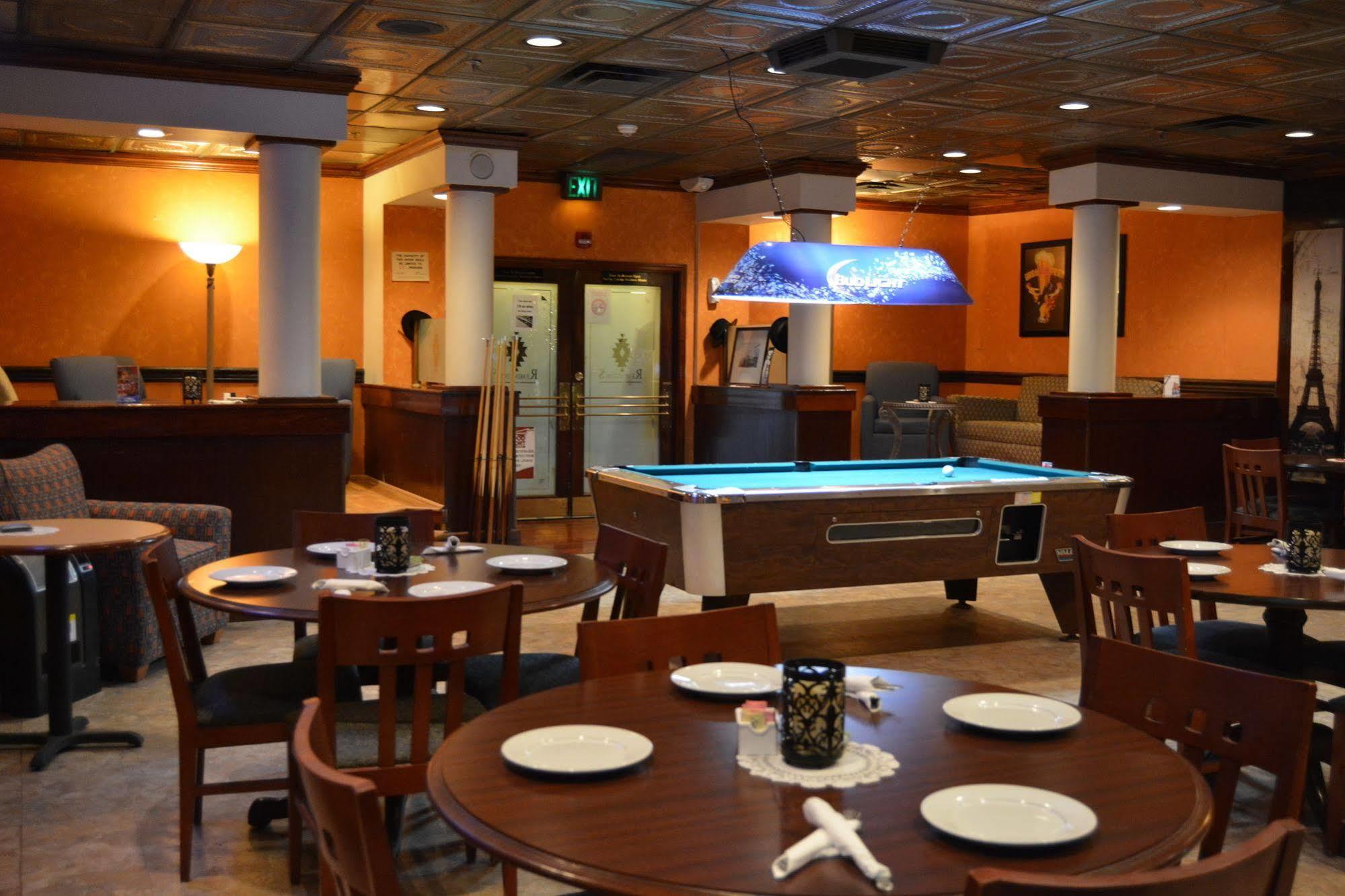 Ramada By Wyndham Wichita Airport Hotell Eksteriør bilde