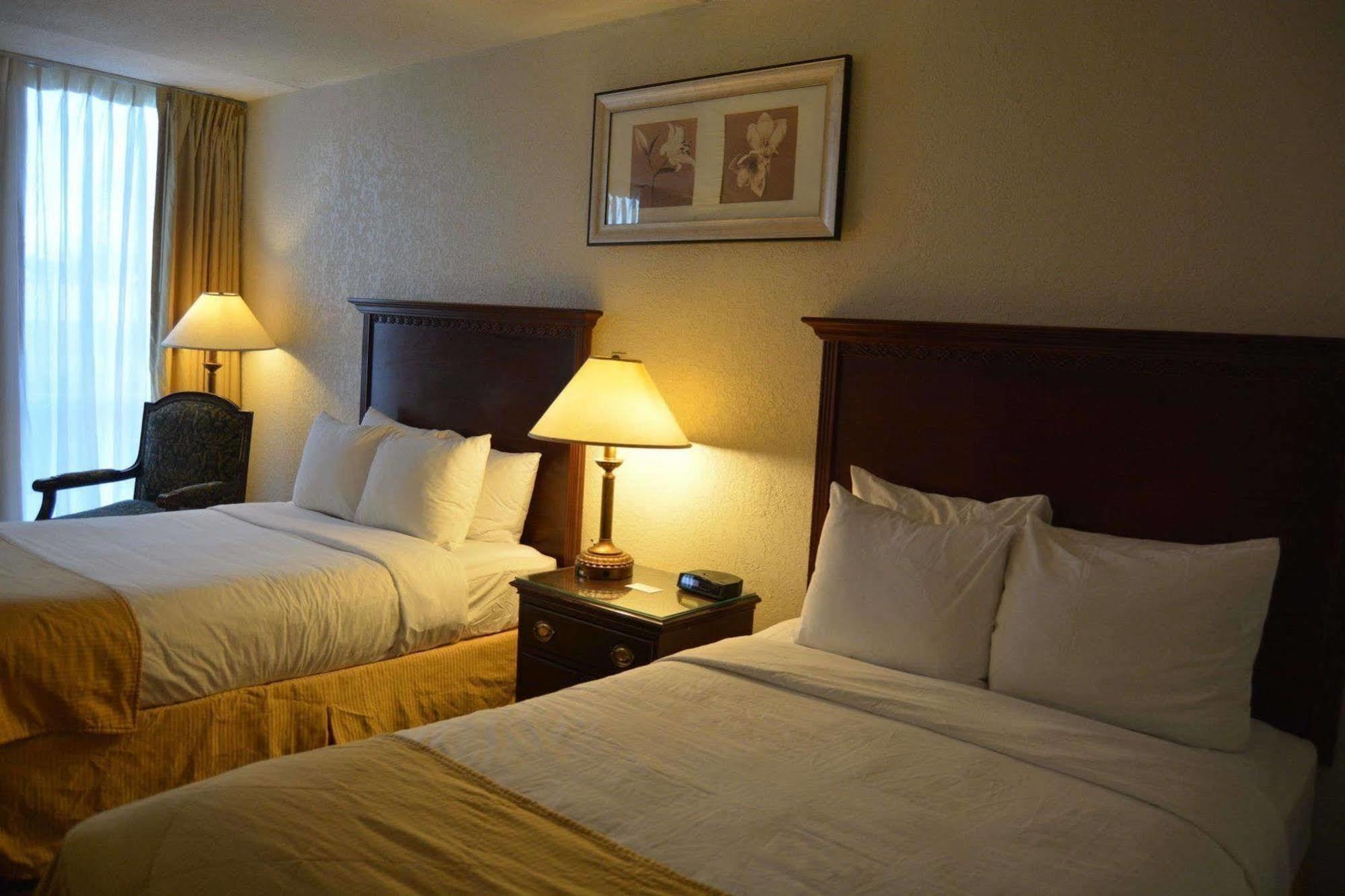 Ramada By Wyndham Wichita Airport Hotell Eksteriør bilde