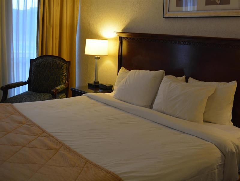 Ramada By Wyndham Wichita Airport Hotell Eksteriør bilde
